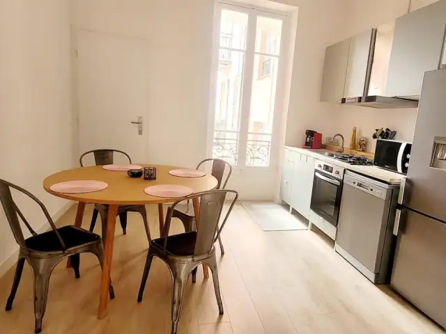 Apartament cu 3 camere la Ciocana noua